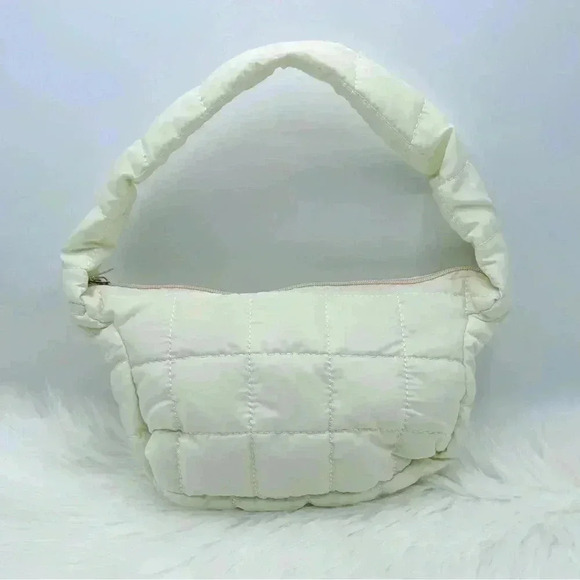 Woman’s Cloud Feel Puffer Quilted Shoulder Bag in Cream White - Picture 6 of 7